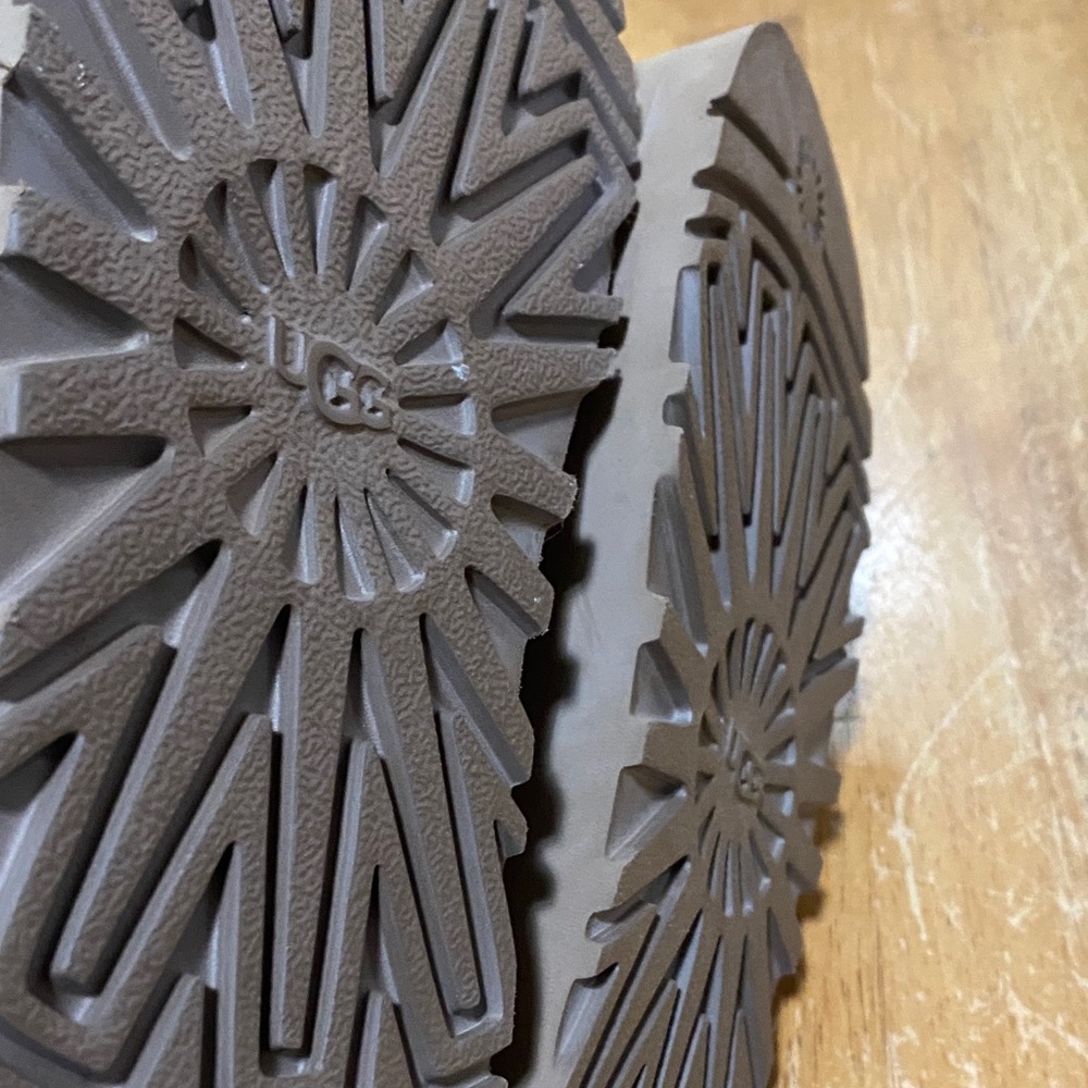 UGG Women's Tan and Red Platform Mules - Picture 8 of 11